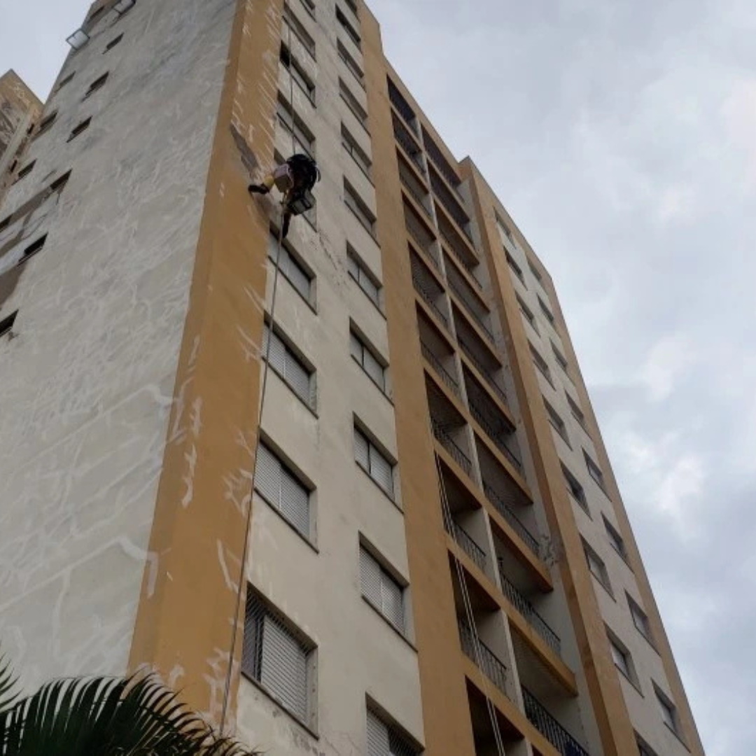 Fachada de condomínio precisando de atenção
